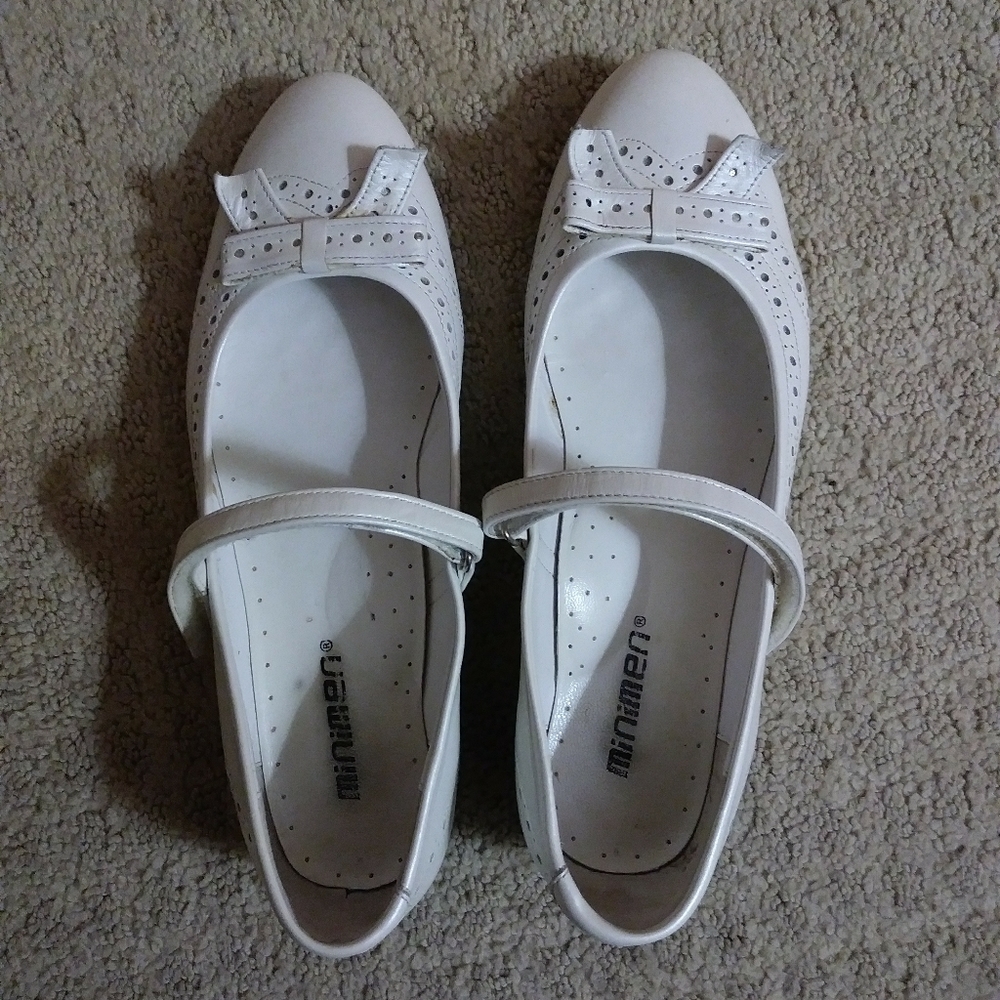 Kid's white dress shoes